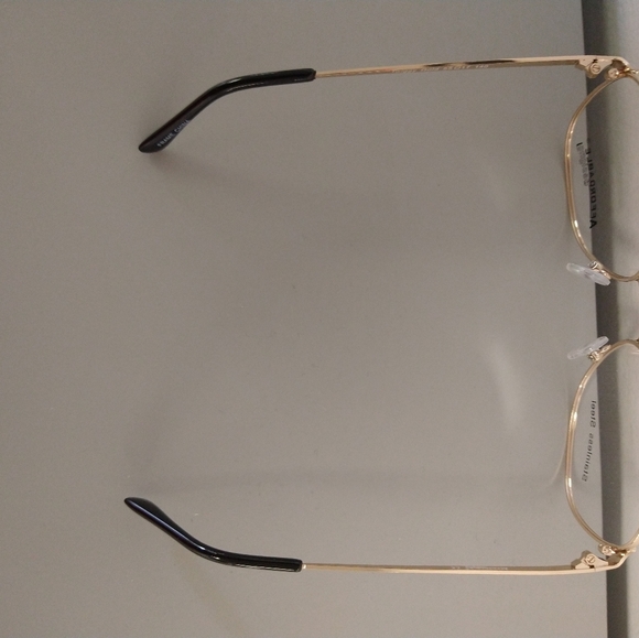 Large Gold Eyeglasses - Picture 12 of 16